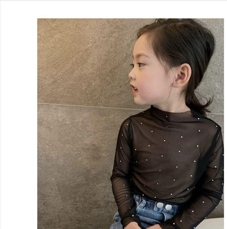 بلوزة دانتيل للبنات – كم طويل، شفافة شبكية مزينة بفصوص، ستايل كوري، تصلح كطبقة تحتية أو كبلوزة صيفية خفيفة