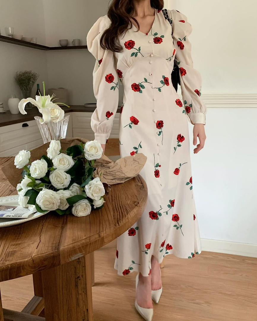 فستان بنقشة ورود رومانسية “مقاس واحد"