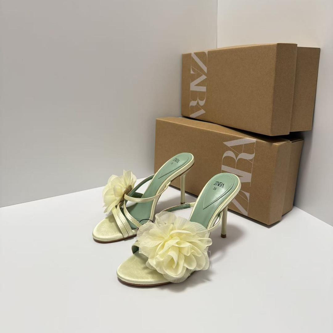صندل ZARA نسائي بكعب رفيع مزين