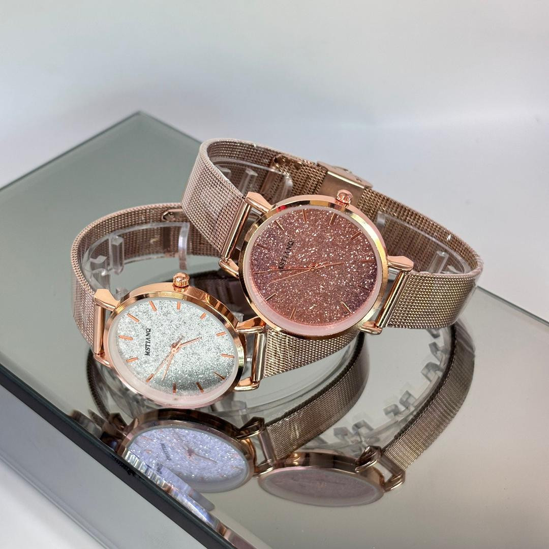 ساعة نسائية فاخرة من X-GEQCK بتصميم مرصع بفصوص لامعة تشبه السماء المليئة بالنجوم