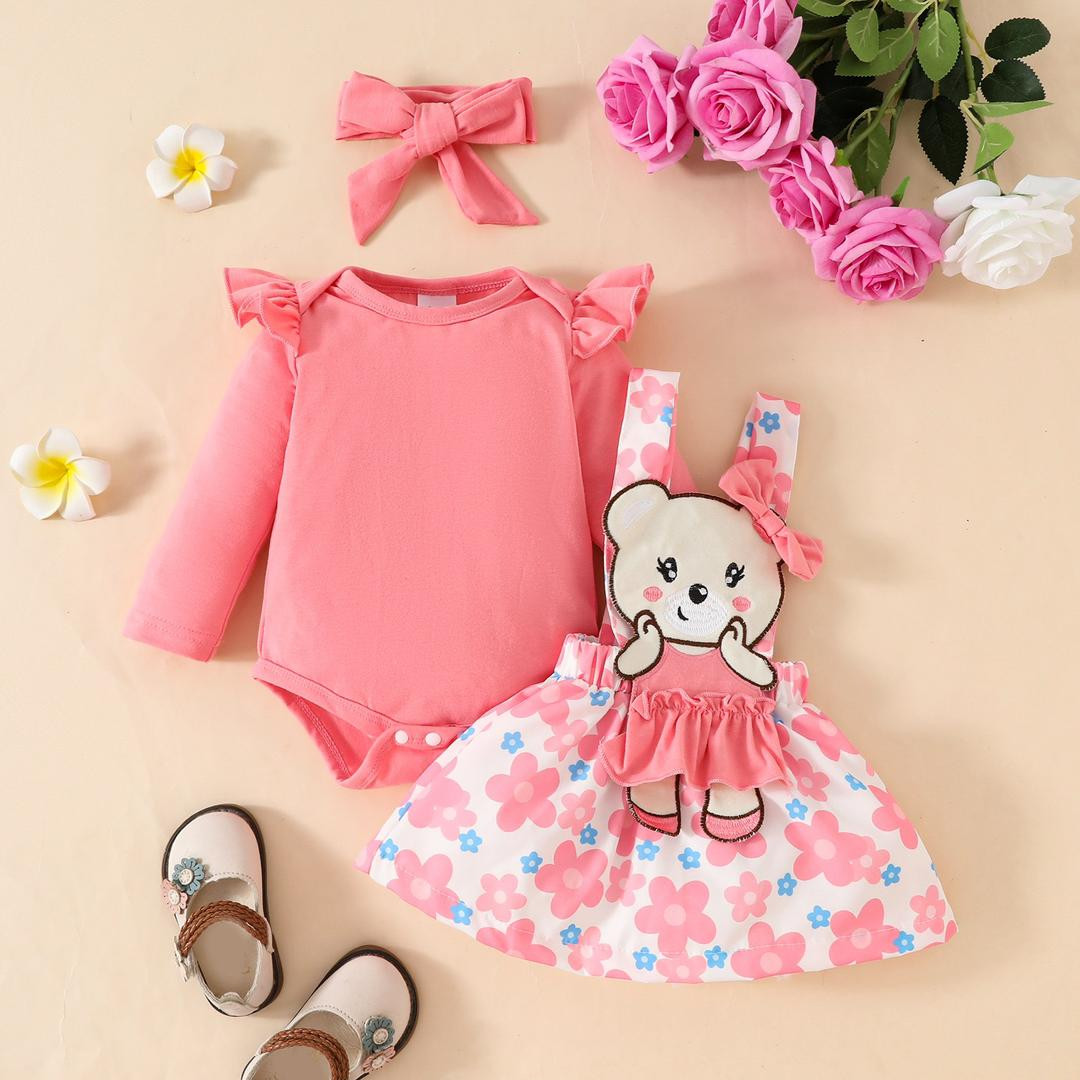 طقم بناتي للرضّع – بلوزة طويلة الأكمام مع فستان بحمالات مطرز بدب وزخارف قلوب، مع ربطة شعر، قطن ناعم ومناسب للربيع والخريف.