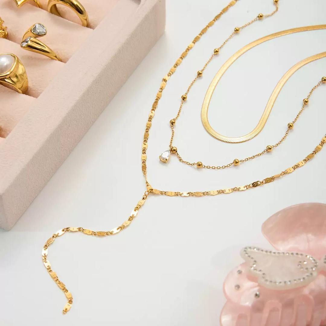 قلادة متعددة الطبقات بثلاث سلاسل على شكل حرف Y، مزينة بقلادة قطرة زركون، مع سلسلة شفرات، مطلية بالذهب 18K من الفولاذ المقاوم للصدأ، تصميم متدرج للارتداء المتعدد