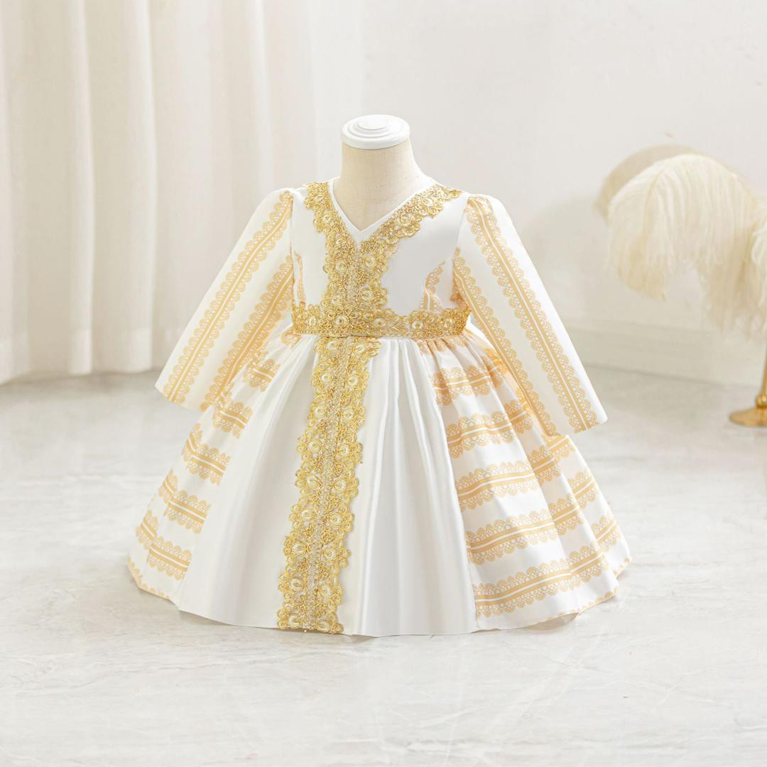 فستان بناتي طويل بتصميم أميري