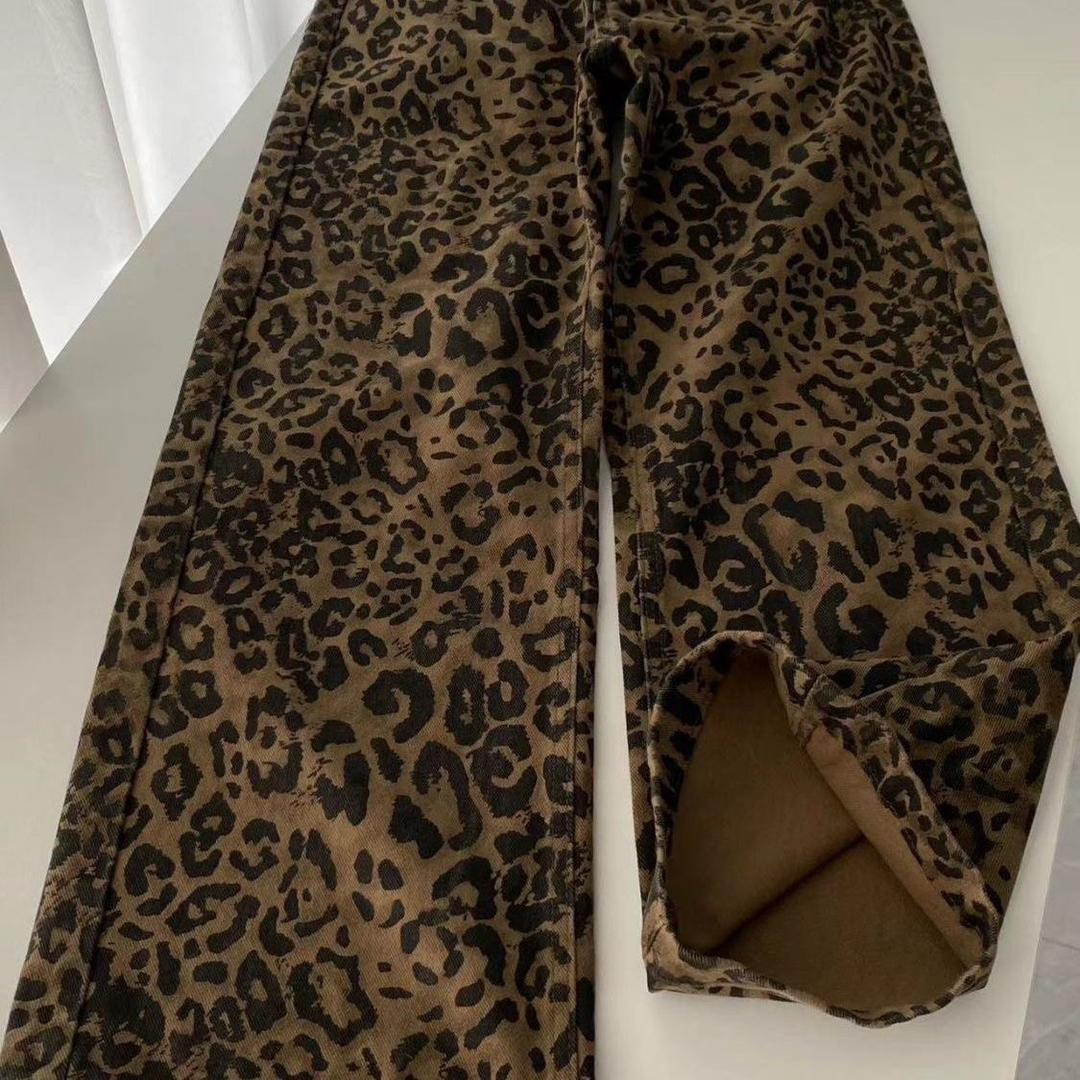 جينز واسع بنقشة فهد ستايل شارع عالي الخصر للقامات الصغيرة