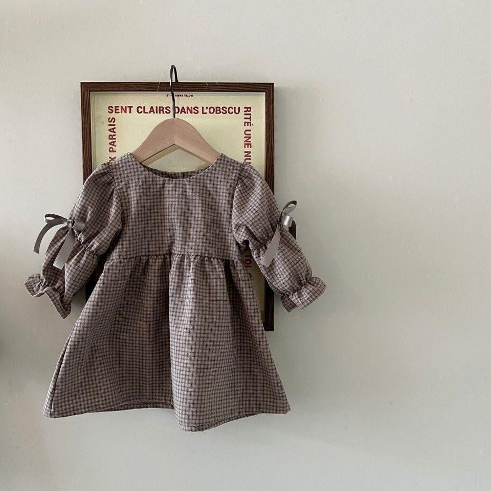 فستان بناتي أنيق بلون بني فاتح مع أكمام مميزة