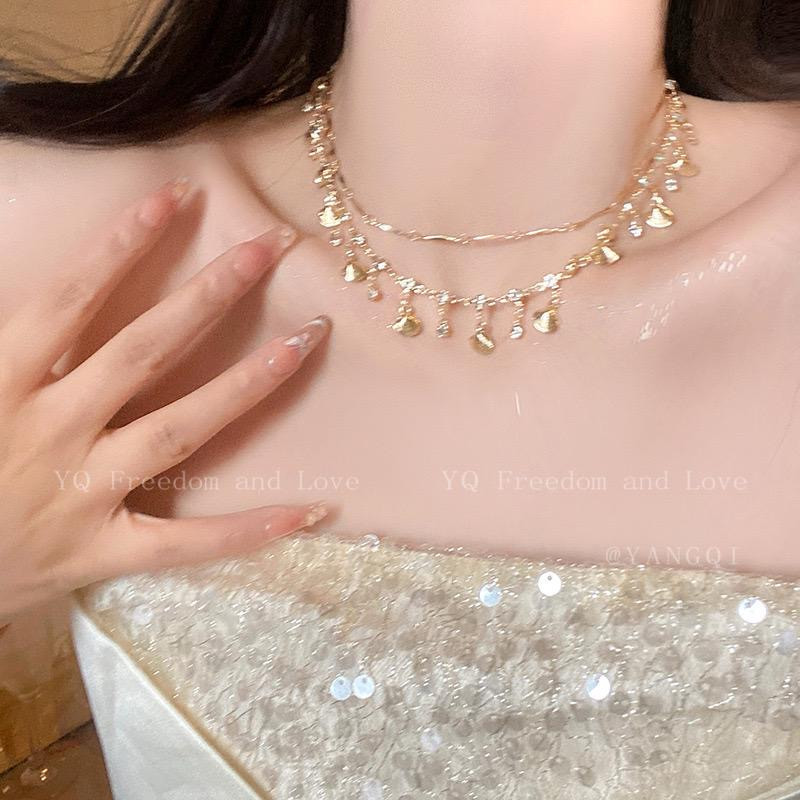 إكسسوارات طبقتين (عقد)