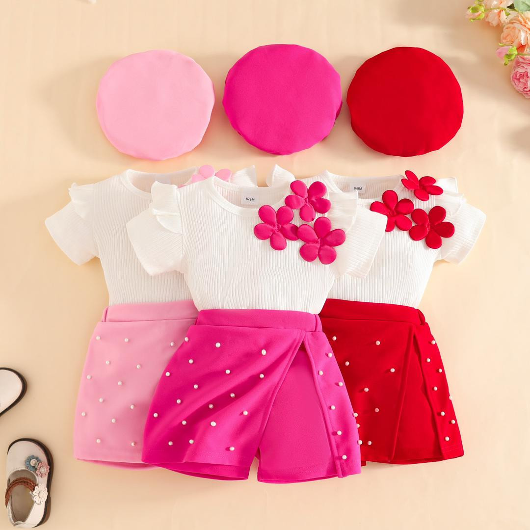 ? طقم بناتي صيفي مكون من تيشيرت أبيض مزين بالورود ? وتنورة قصيرة مزخرفة باللؤلؤ ? مع قبعة مطابقة بتصميم أميرات ناعم ?