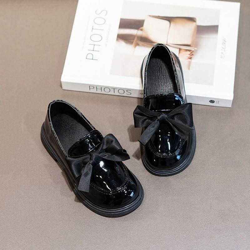 حذاء بناتي بتصميم بريطاني أنيق من الجلد الصناعي المسطح بربطة فراشة — مناسب للربيع والخريف