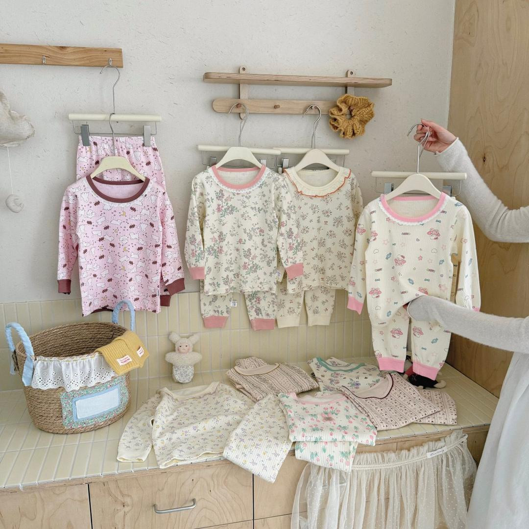 طقم أطفال شتوي (تيشيرت داخلي + بنطلون) قطن 240g بدون درز، مناسب للبيت/النوم في الخريف والشتاء.