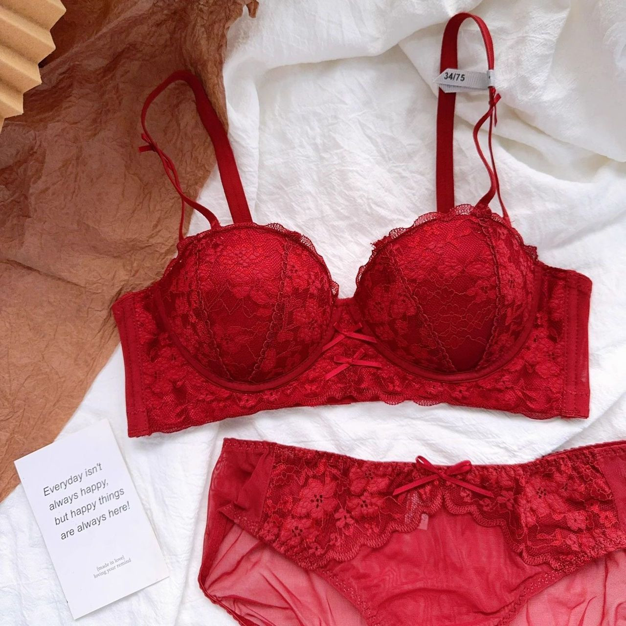 طقم دانتيل فرنسي فاخر