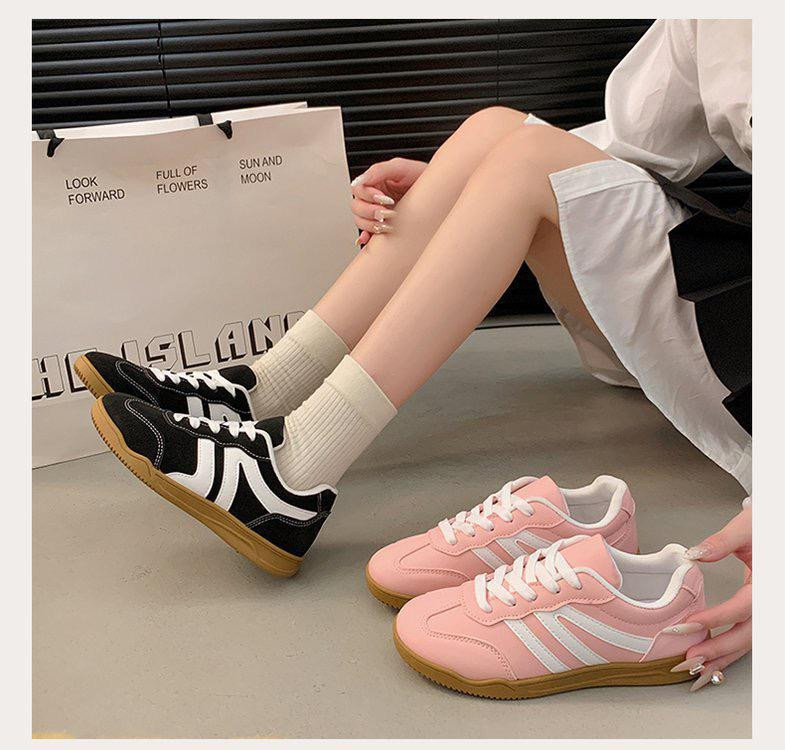 حذاء “سنيكرز” نسائي