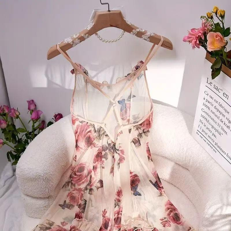 لانجري نسائي قصير مع شورت داخلي (تصميم مزهر بحمالات رفيعة)