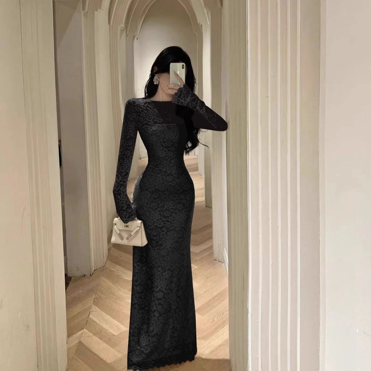 فستان دانتيل فرنسي بأكمام جرس صغيرة تصميم أنيق