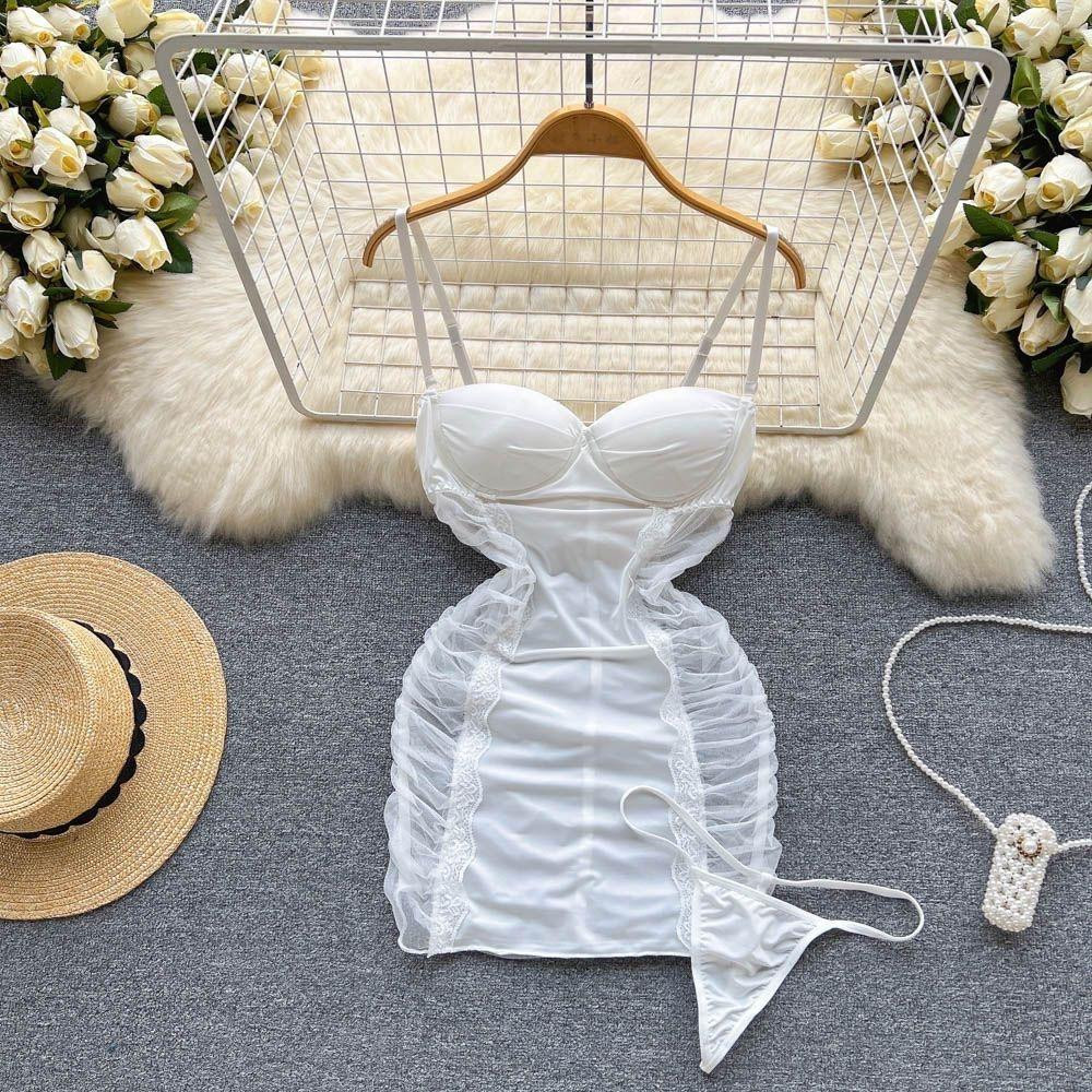 فستان نوم دلوعه بشبك ناعم وقصّة مجمّعة تبرز شكل الجسم