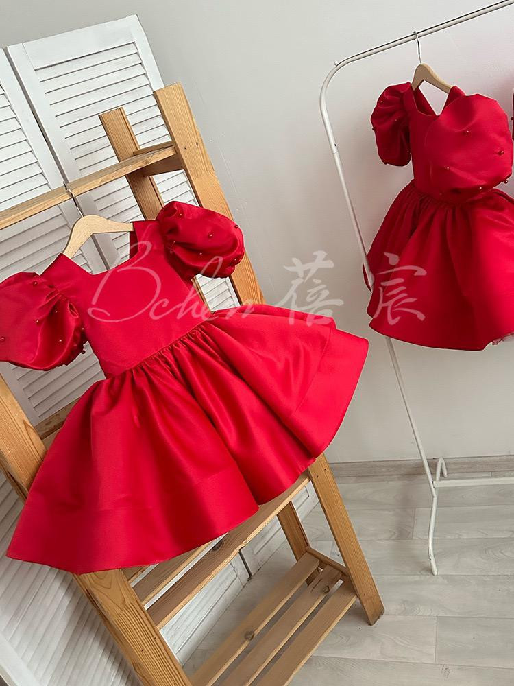 فستان أميرة للأطفال باللون الأحمر