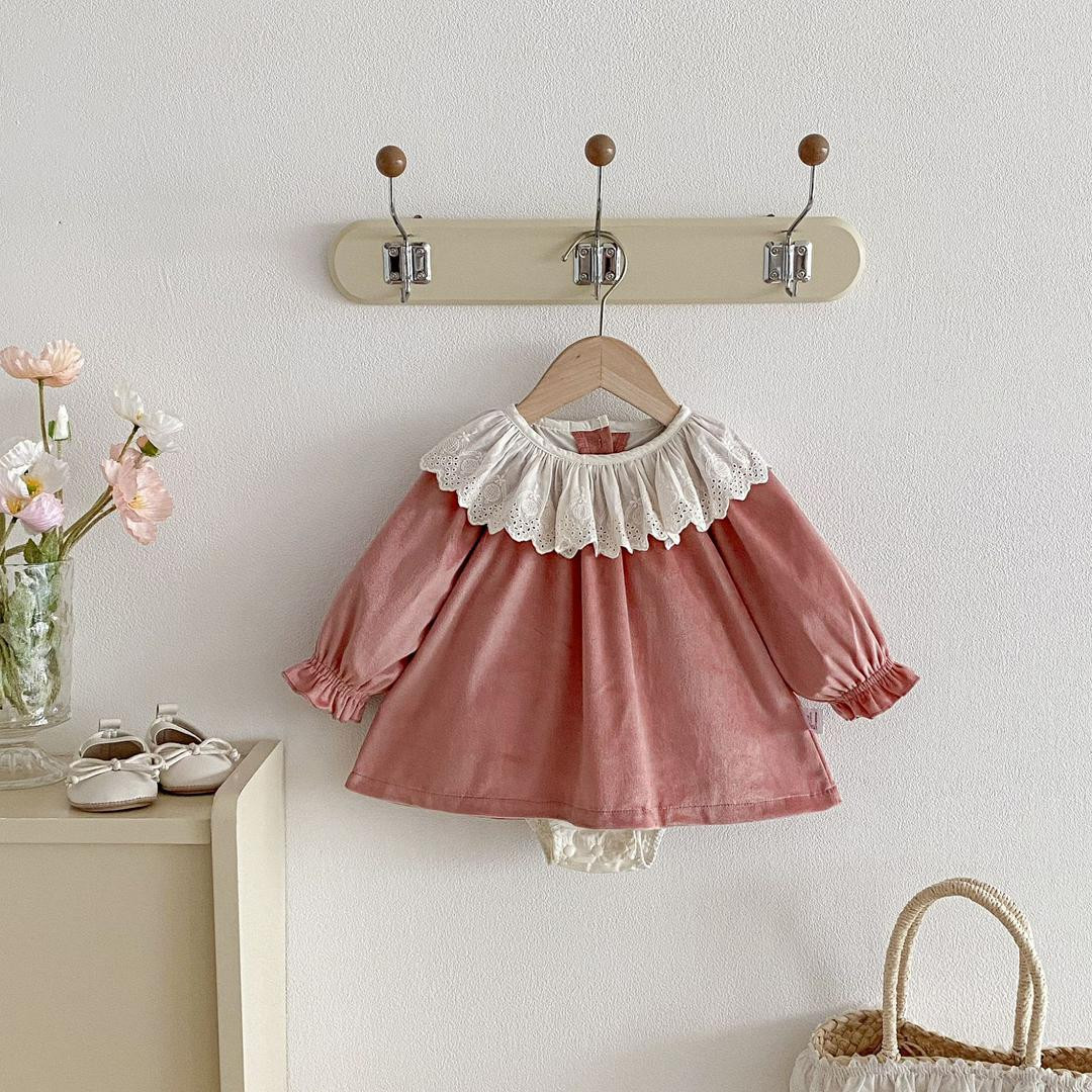 طقم بيبي بناتي خريفي – فستان بفيونكة دانتيل – مع أكمام طويلة (ستايل أميرة)